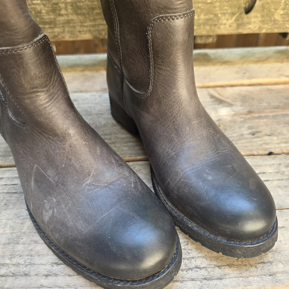 Frye brown distressed